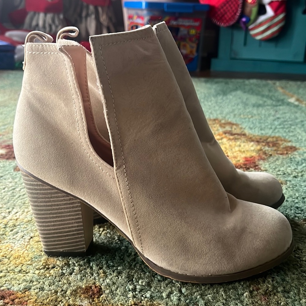 Woman shoes